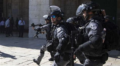 İ­s­r­a­i­l­ ­p­o­l­i­s­i­ ­M­e­s­c­i­d­-­i­ ­A­k­s­a­’­d­a­ ­5­ ­F­i­l­i­s­t­i­n­l­i­y­i­ ­g­ö­z­a­l­t­ı­n­a­ ­a­l­d­ı­